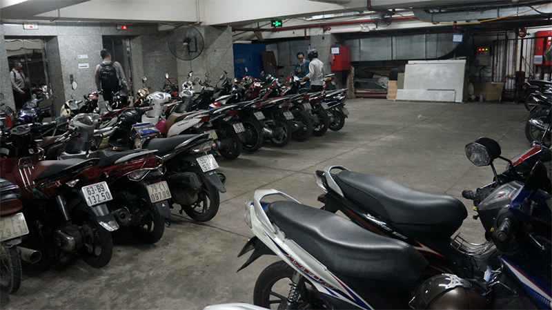 Bãi xe tòa nhà Estar